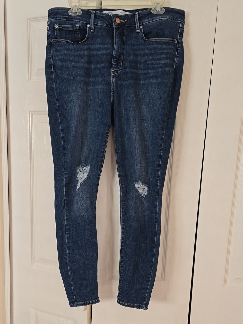 Signature by Levi Strauss Dark Blue Skinny Jeans with Knee Distress